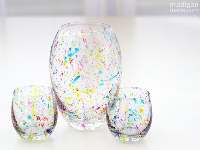 DIY Splatter Painted Glass Vases - What a fun way to decorate glassware! DIY Splatter Painted Glass Vases - so simple and fun!