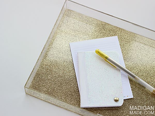 Acrylic tray with gold glitter on the bottom (easy DIY!) 