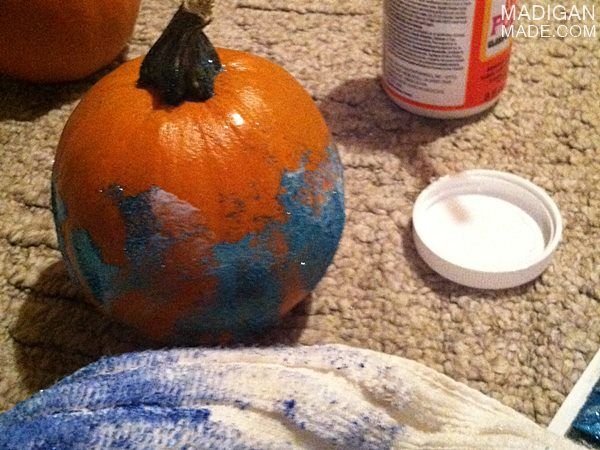 how to apply glitter to a pumpkin