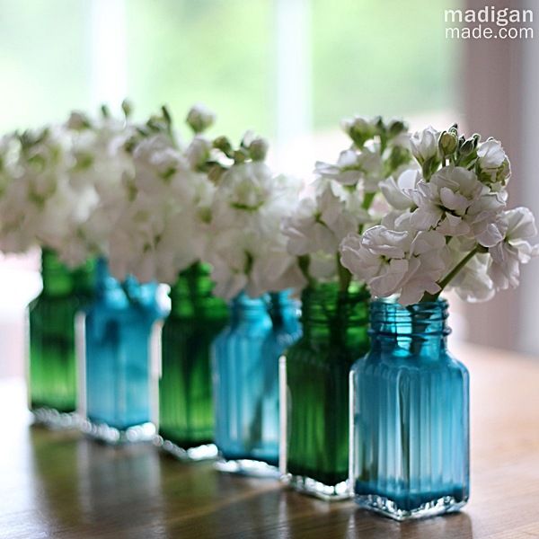 easy craft: paint the inside of glass containers to make vases