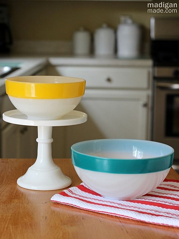 vintage pyrex mixing bowls with stripes around the rim