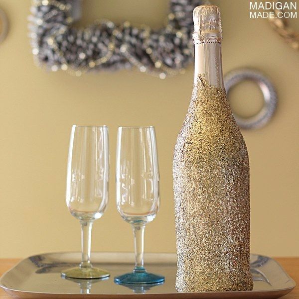 Simple glitter covered champagne bottle - what a fun and easy way to "wrap" a bottle for a hostess gift. 