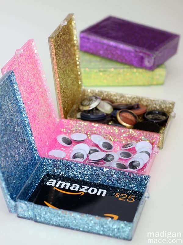 DIY glitter gift card holder - craft tutorial at madiganmade.com