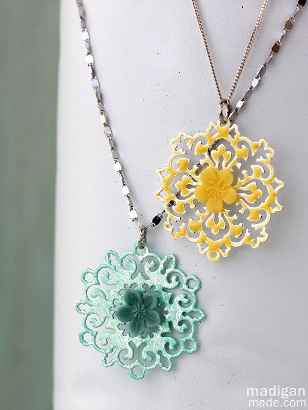 Easy DIY: paint your jewelry with enamel paints and glaze