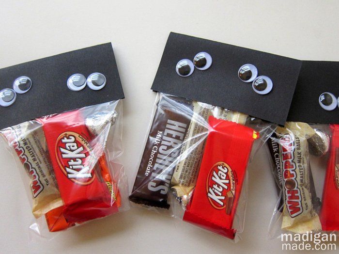 simple, googly-eyed craft for Halloween treats - directions at madiganmade.com
