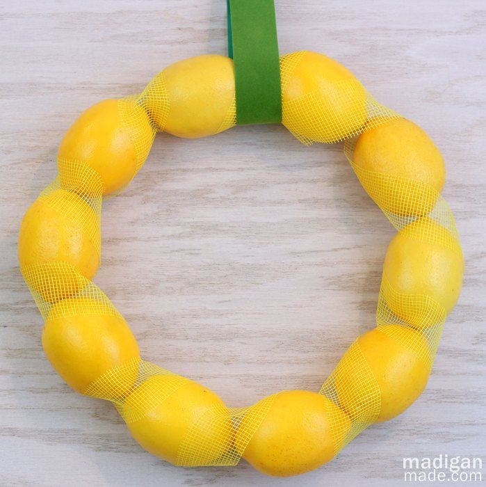 easy spring wreath with lemons