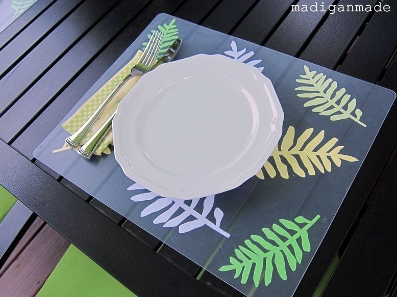 Place Mats from Plastic Chopping Mats