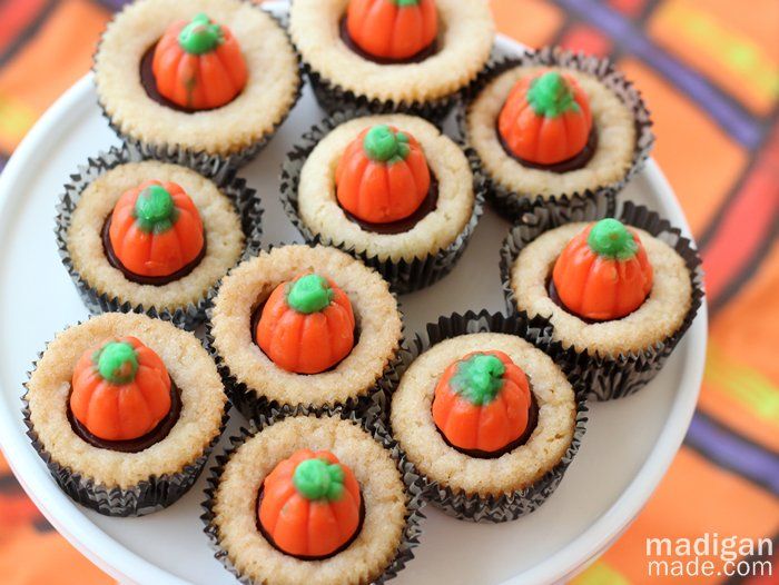 Pumpkin patch mini cookie cupcakes - madiganmade.com