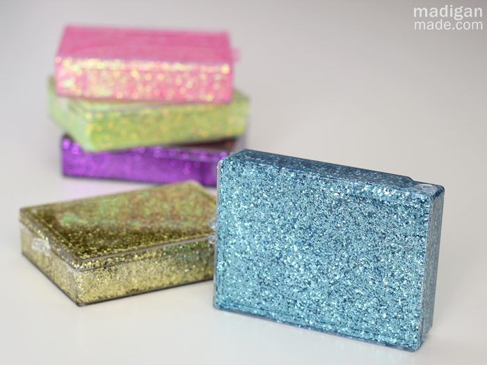 Make some pretty gift boxes with a little glitter