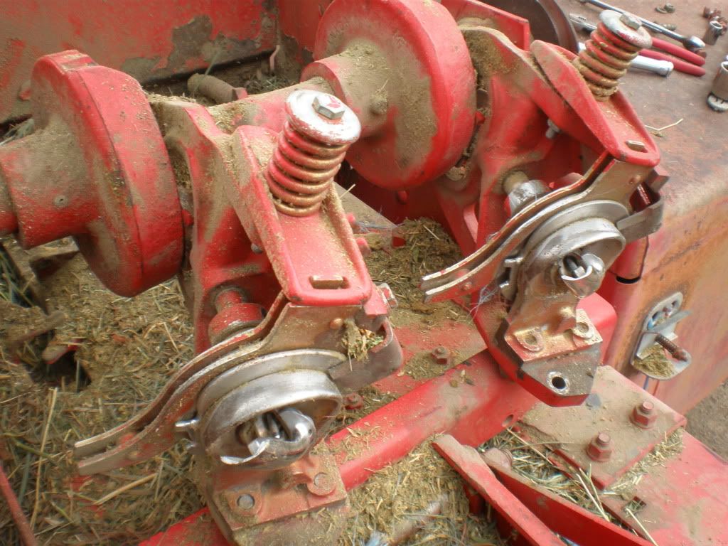 Here's a poor shot of the closest I could find to a problem, the twine