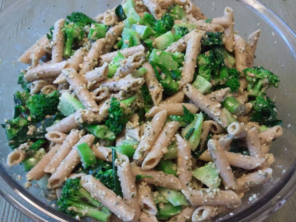 Penne pasta with broccoli pesto