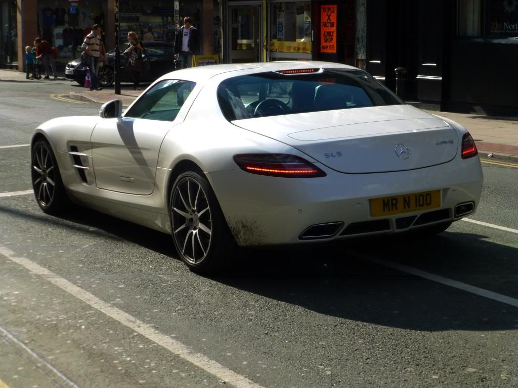 [http://i981.photobucket.com/albums/ae295/Dogismo/Dogismo%203/mercedes27_zps3429e1df.jpg]