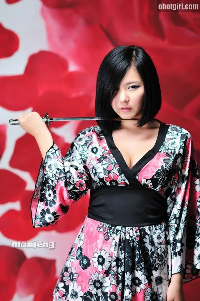 Ryu Ji Hye – Sexy Kimono