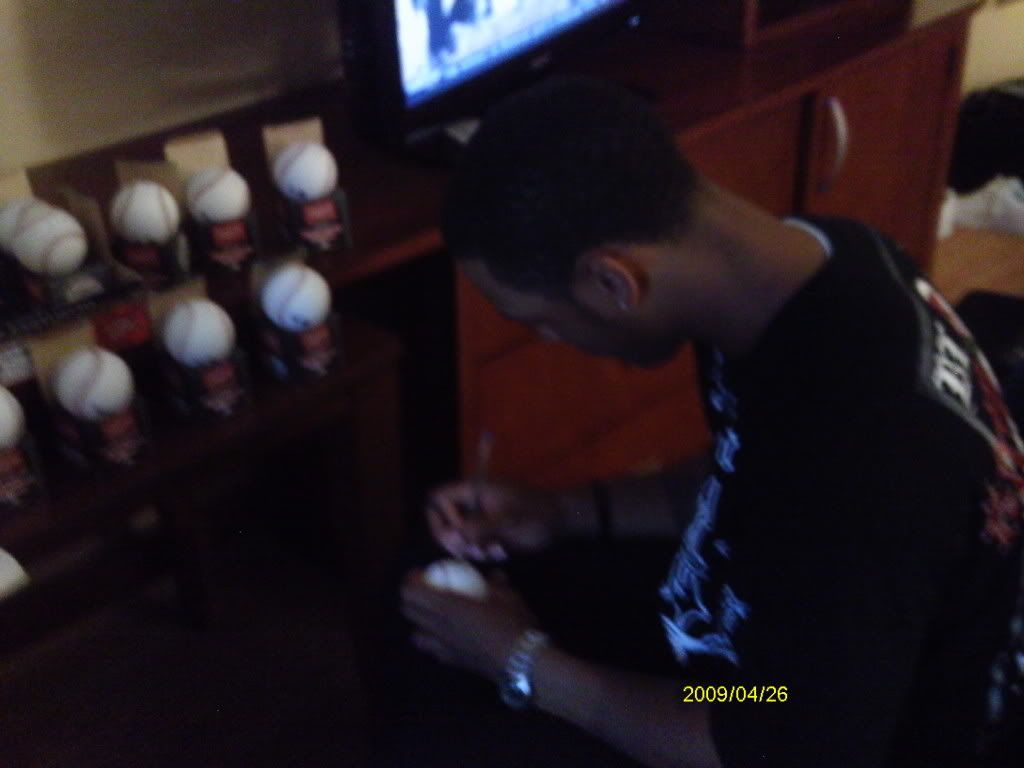 [Sportsgraphing.com] Desmond Jennings signing pics