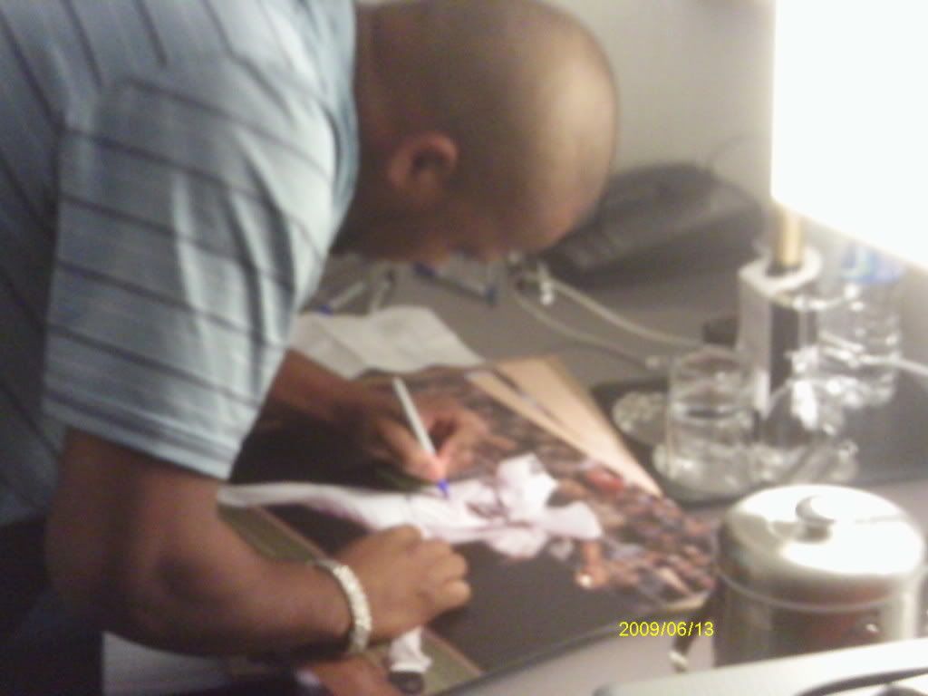 [Sportsgraphing.com] Liriano Signing Pics